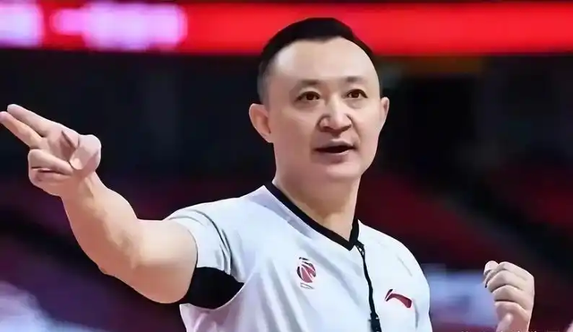 华体会官网下载-闫军被撤销国际裁判并非意味着天亮了，在CBA，他依然呼风唤雨