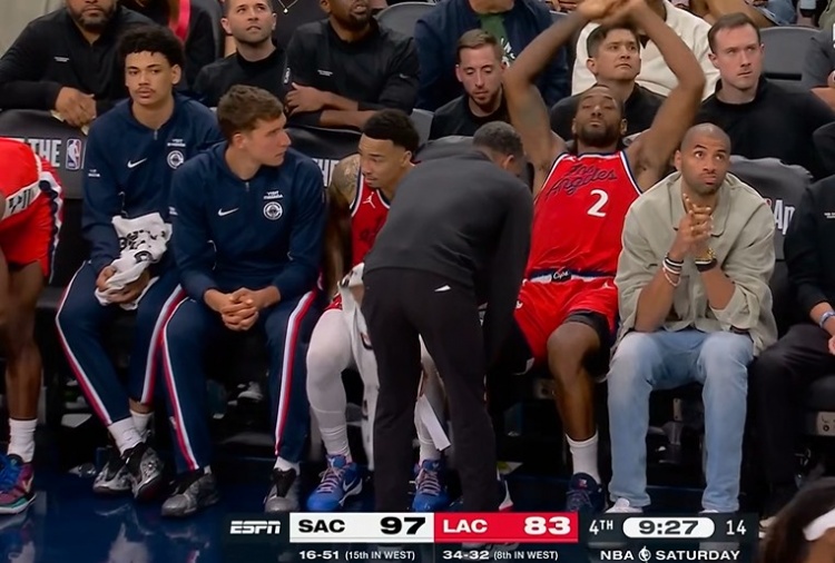 华体会官方网站-伤不起啊！伦纳德防守时又被撞到&amp;一瘸一拐 已确定退赛！